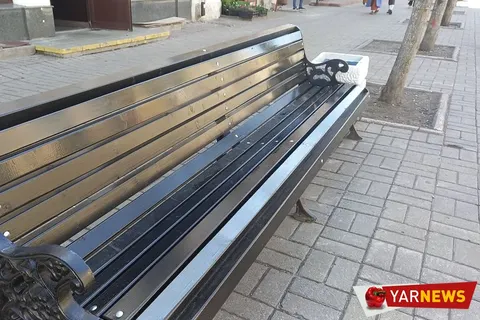 В Ярославле на улице Кирова установили скамейки