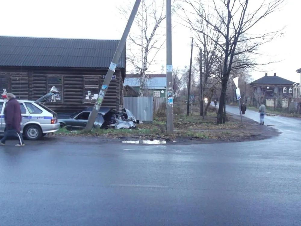 В Ярославской области БМВ протаранил дом