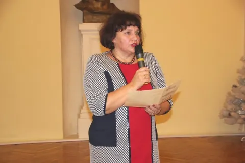 В муниципальном этапе Всероссийского конкурса «Учитель года России» заняла первое место учитель русского языка и литературы школы 36 Любовь Фролова