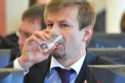 Приход мэра Ярославля на заседание муниципалитета был выполнен в жанре цирковой репризы. Фоторепортаж