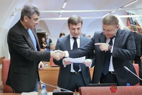 Дума Ярославской области шестого созыва провела внеочередное заседание. Фоторепортаж