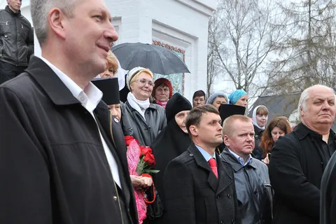 Мэр Ярославля на Пасхальном молебне по случаю строительства на Стрелке колокольни отсутствовал и имя «Евгений» в молитвах на начало доброго дела не звучало
