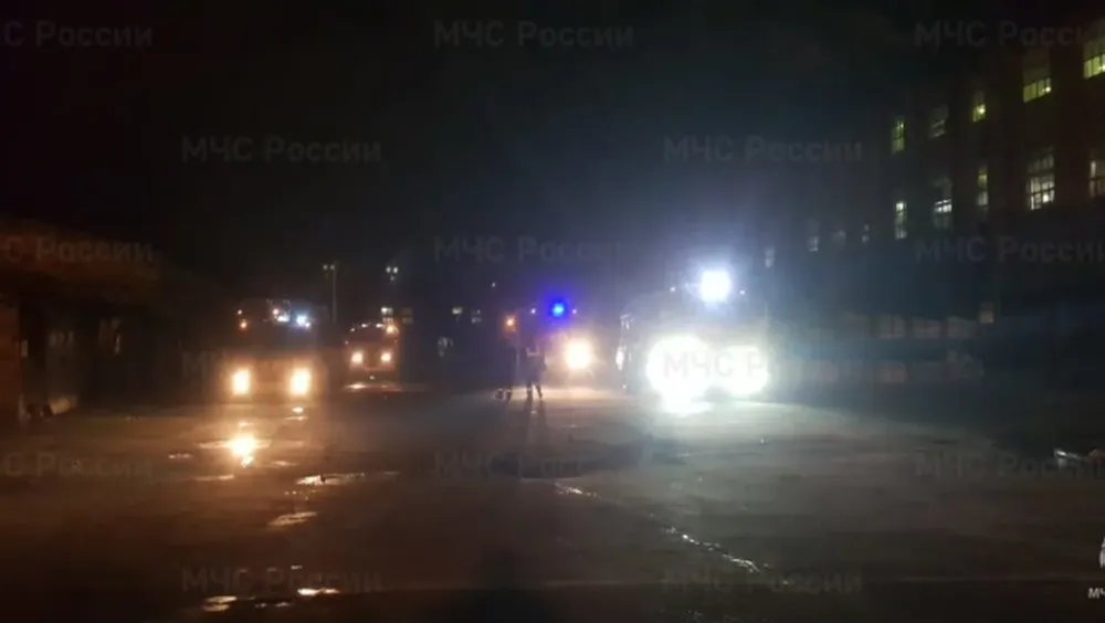 В Ярославле сгорел ангар с техникой шинного завода