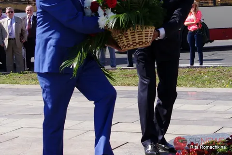 День города в Ярославле начался с возложения цветов к памятнику Ярославу Мудрому