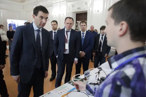 Помощнику Президента РФ Игорю Щеголеву представили проекты ярославских студентов