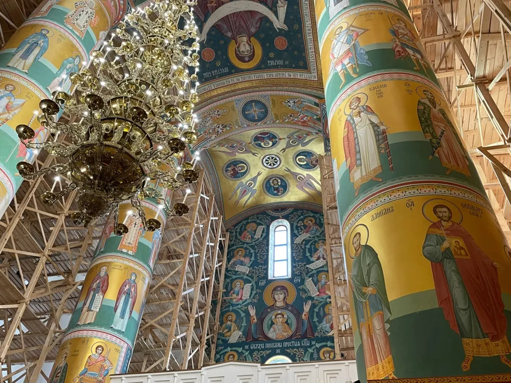 В Ярославле завершена роспись стены и свода Успенского собора