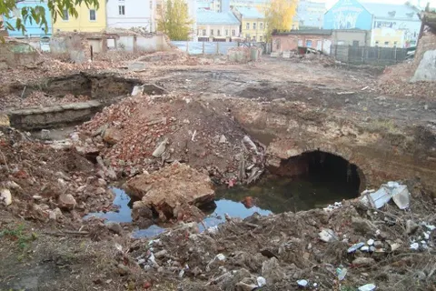 В Ярославле строители распродают исторический кирпич из зоны ЮНЕСКО