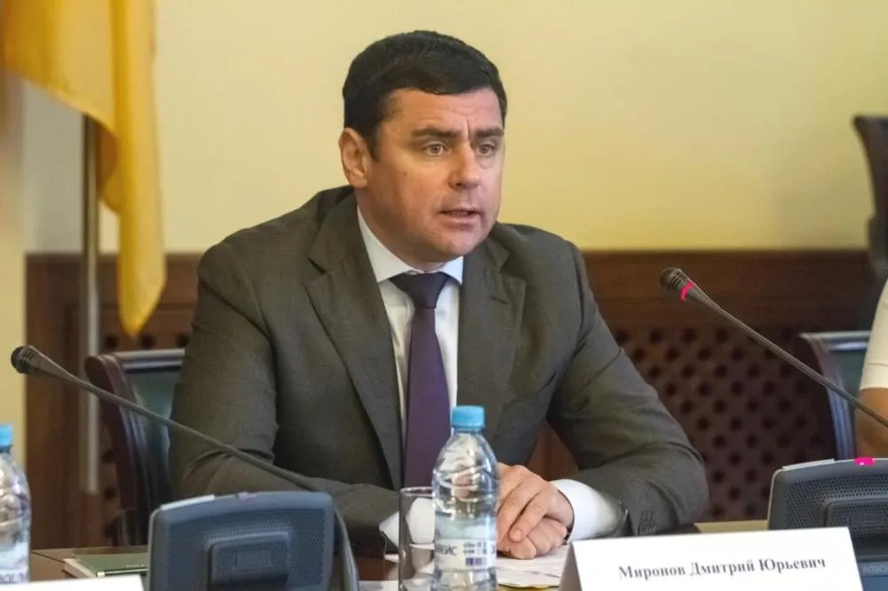 Дмитрий Миронов сегодняшний день провел на выезде