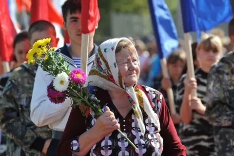 Губернатор Сергей Ястребов поздравил жителей Пречистого с Днем поселка