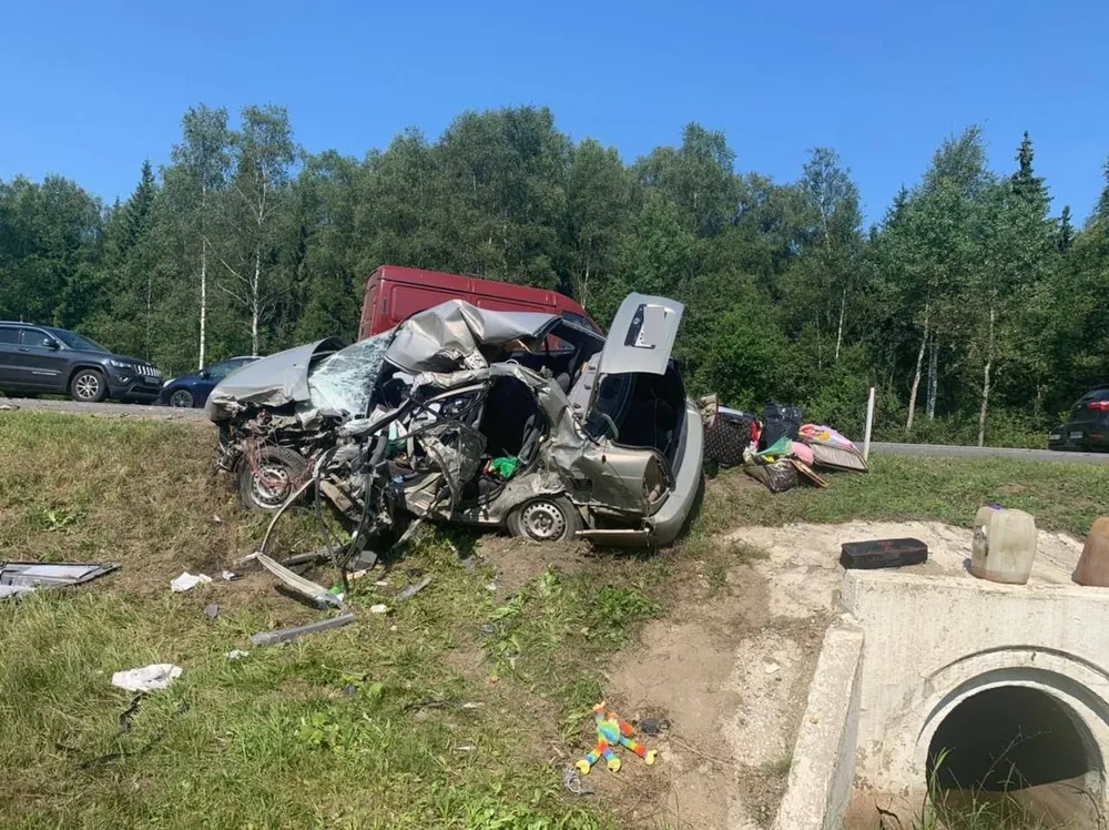 Под Переславлем в ДТП погибли водитель и несовершеннолетняя пассажирка