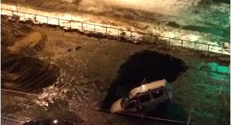 В Рыбинске водоканал заплатит компенсацию пассажирке такси, провалившегося в котлован
