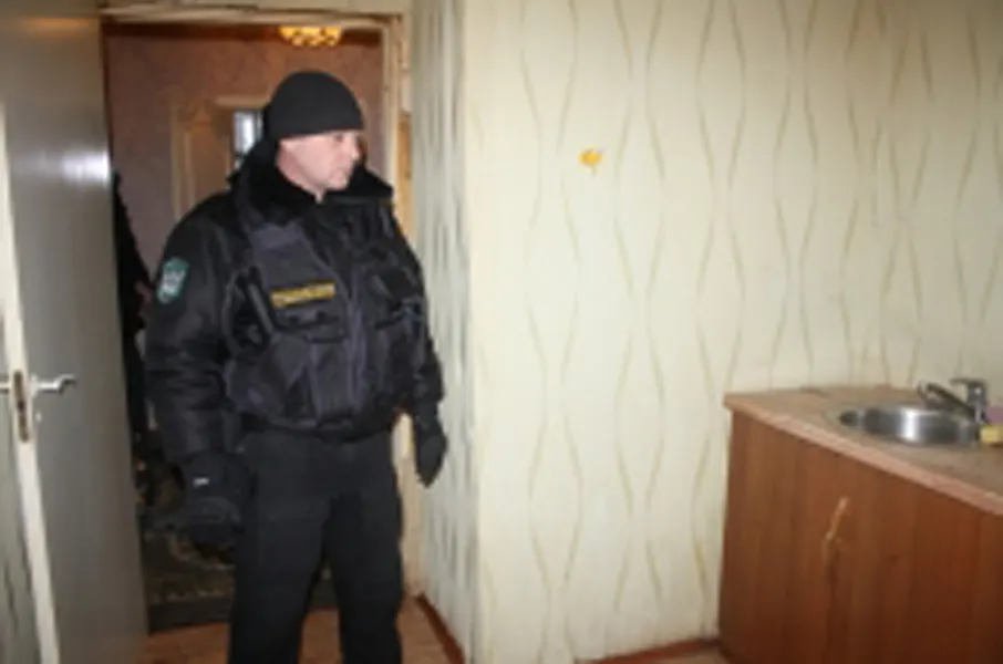 Жительнице Первомайского района судебные приставы помогли справиться с шумными соседями