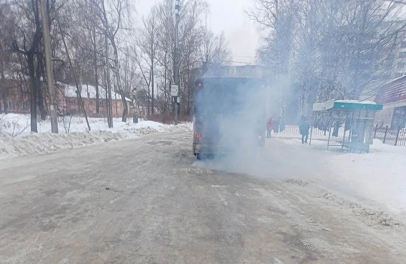 В Ярославле на маршрут вышел дымящийся автобус