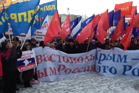 В Ярославле проходит митинг «Севастополь-Крым-Россия. Мы вместе». С фото