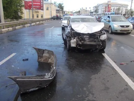 На Московском проспекте в Ярославле столкнулись три автомобиля