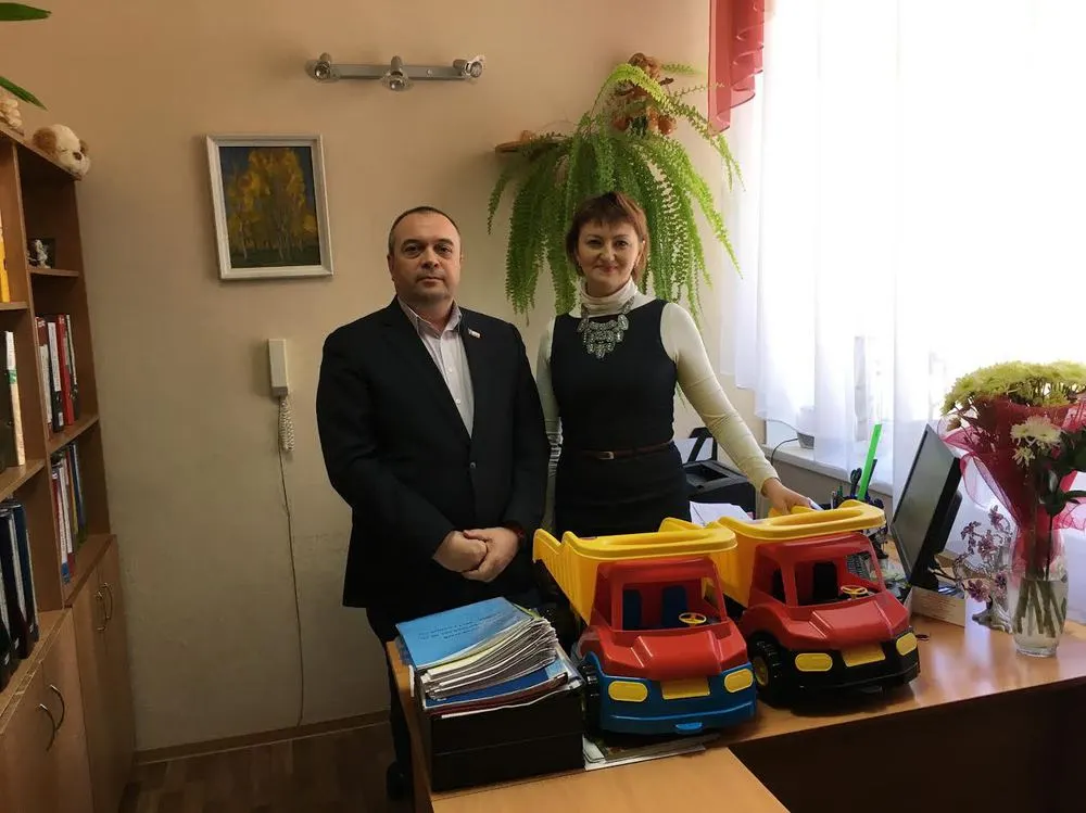 Роман Сукнев сделал подарок детскому саду N 37