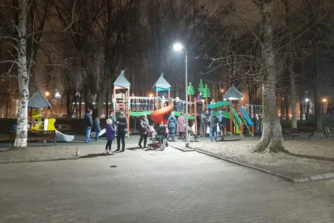 В Ярославле в парке на новой детской площадке пострадал ребенок