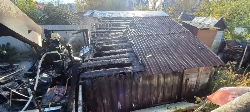 В частном секторе Ярославля потушили масштабный пожар