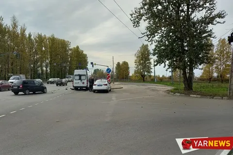 В Ярославле в аварию попал автомобиль «Скорой помощи»