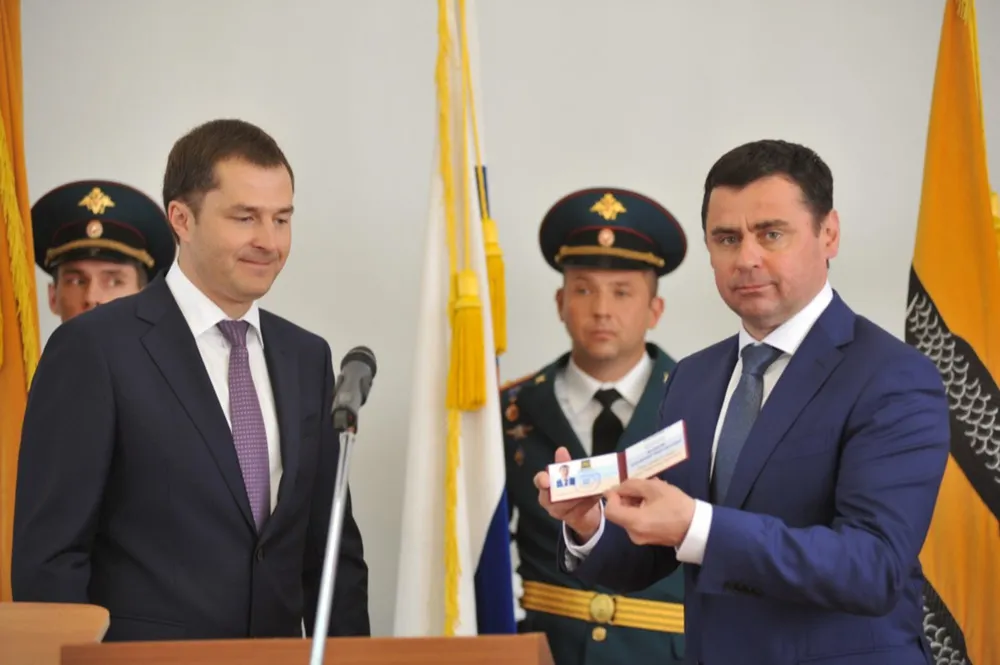Дмитрий Миронов вручил Владимиру Волкову удостоверение главы Переславля-Залесского