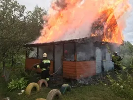 В Ярославской области в садоводческом товариществе дача вспыхнула как спичка