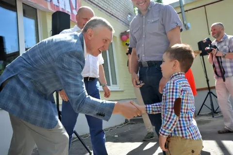 Семь врачей из Углича получили служебные квартиры