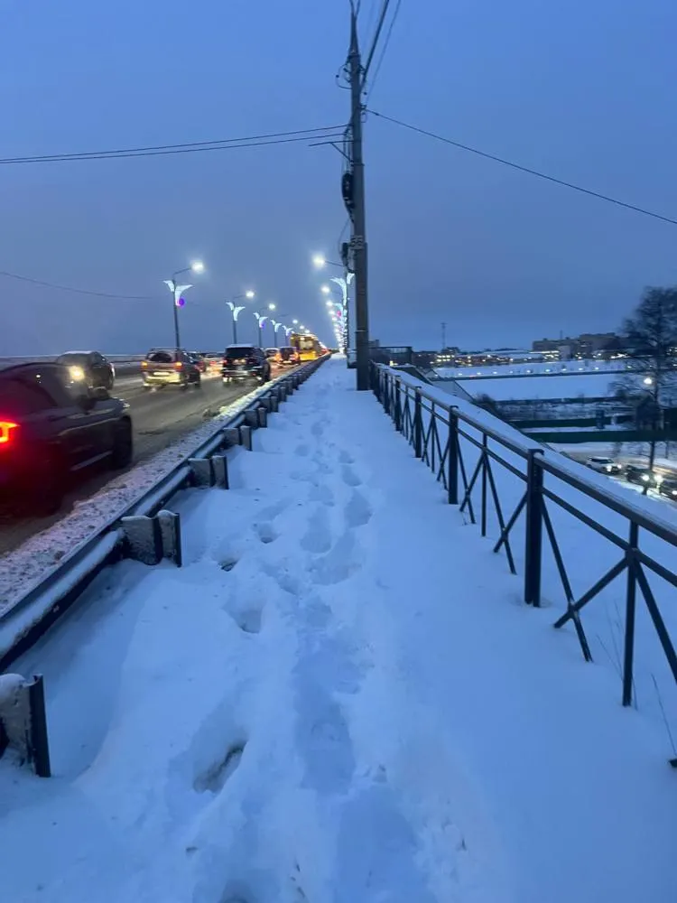 Октябрьский мост в Ярославле остался без пешеходных дорожек