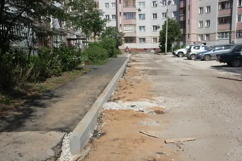 В Ярославле продолжается работа по программе «Благоустройство дворов»