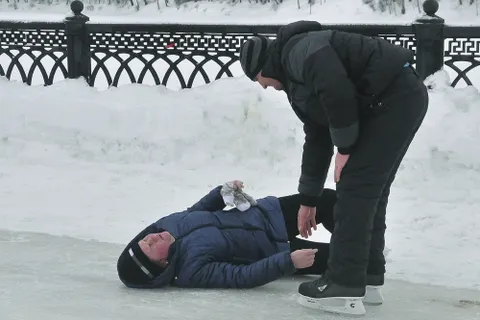 Катки в Ярославле - источник повышенной опасности. Фоторепортаж