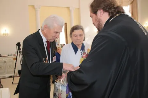 В Ярославле отмечали бриллиантовые, изумрудные, золотые юбилеи семейных пар