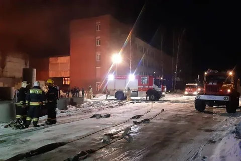 В Ярославле ночью горели склады пластиковых бутылок
