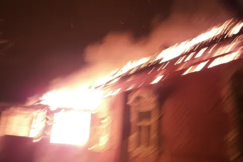 В Ярославской области полицейские спасли людей из огня