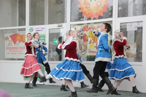 В Ярославле проводили главную Масленицу страны: фотографии с веселых гуляний