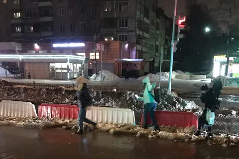 Ярославль одновременно превратился в каток и бассейн 