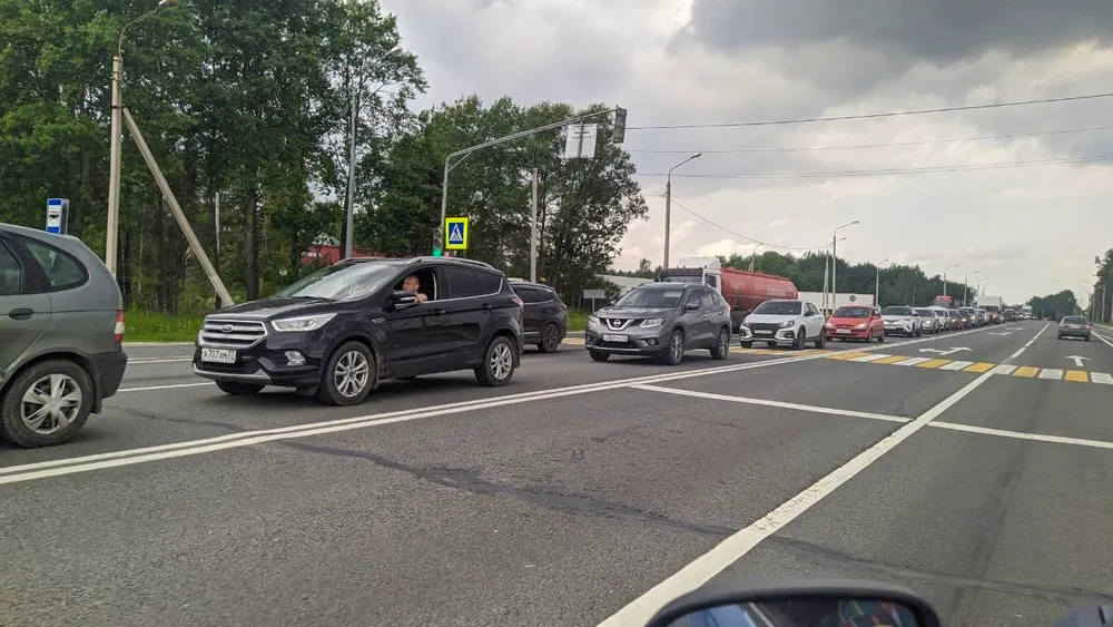 На выезде из Ярославля возникла многокилометровая пробка