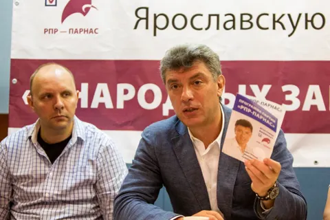 Борис Немцов начинает освобождать Россию с Ярославля. С фото
