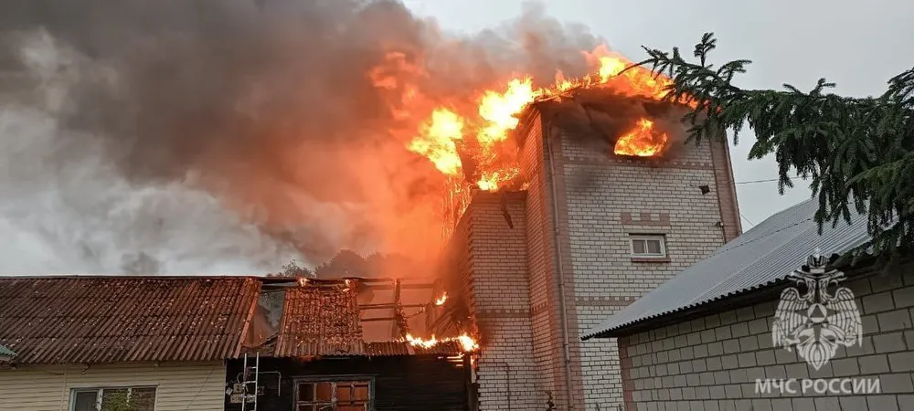 Под Ярославлем сгорел двухквартирный дом