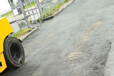 «Кустарное» благоустройство: в брагинском парке ярославцы нашли норы асфальтогрызов