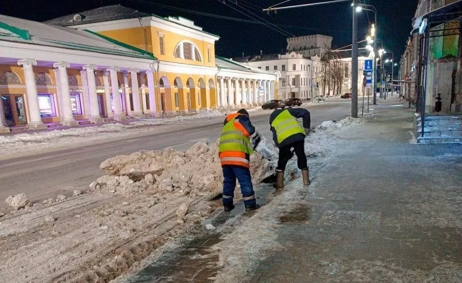 Мэр заявил об обработке 60 процентов тротуаров в Ярославле