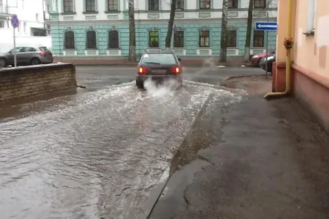 Ярославль затопило: фотографии улиц города 