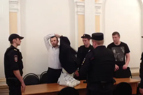 Почему версия о политическом преследовании Урлашова не принесла ему пользы?