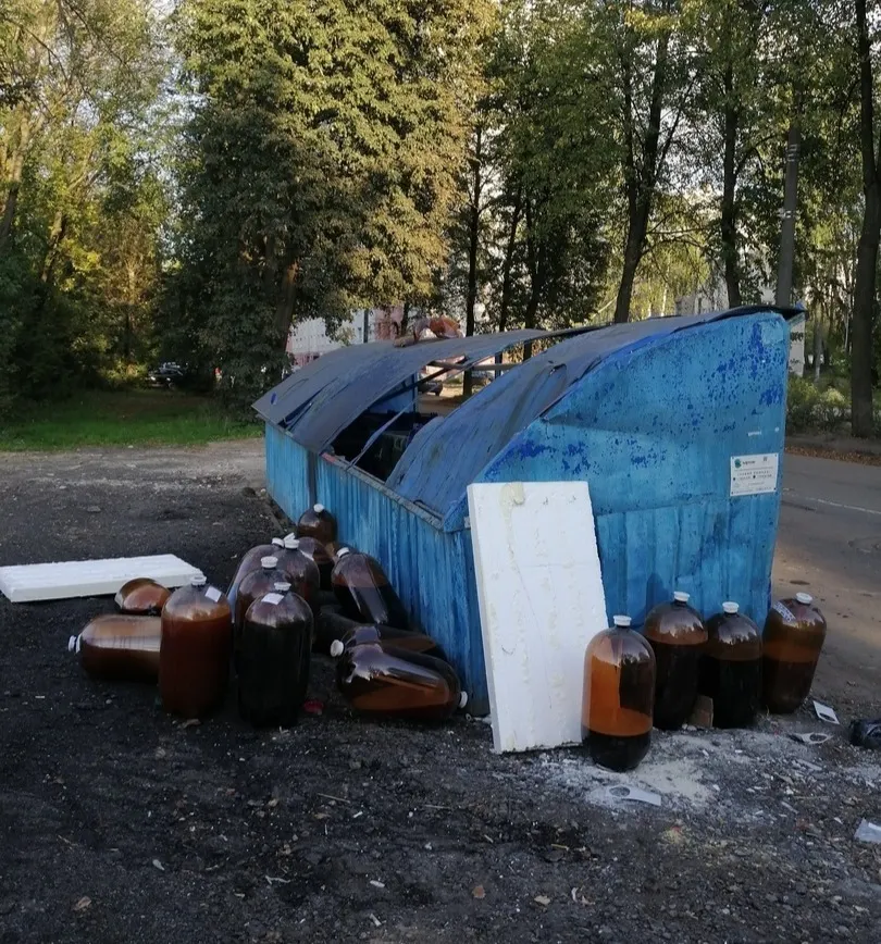 Ярославцы сообщают о взрывоопасном пиве на помойке