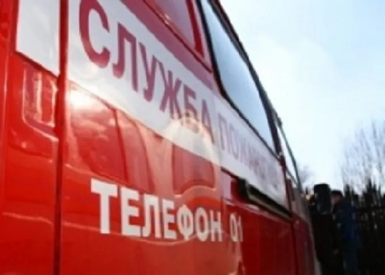 В Ярославской области вечером загорелся склад с зерном