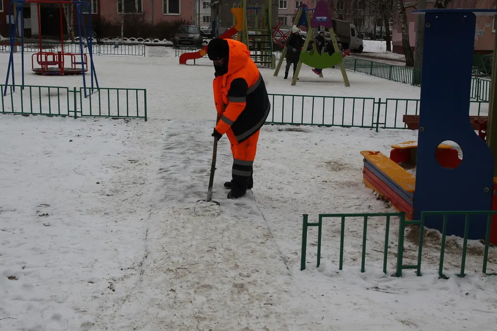  В Ярославле тротуары должны чистить до асфальта