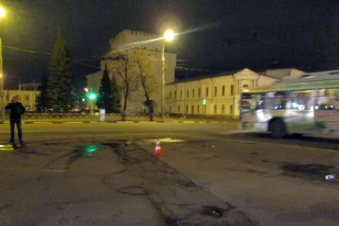 На площади Волкова в Ярославле женщина-водитель сбила женщину-пешехода