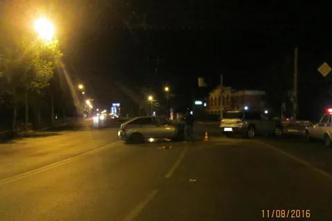 В ДТП на проспекте Октября в Ярославле пострадали три человека