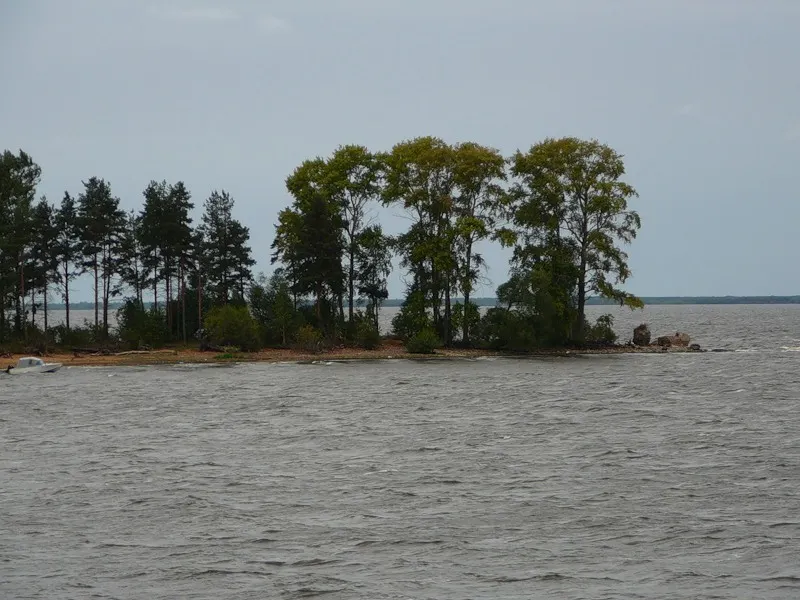 Очередное судно село на мель на Рыбинском водохранилище