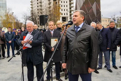 В Ярославле открыт памятник комсомолу 