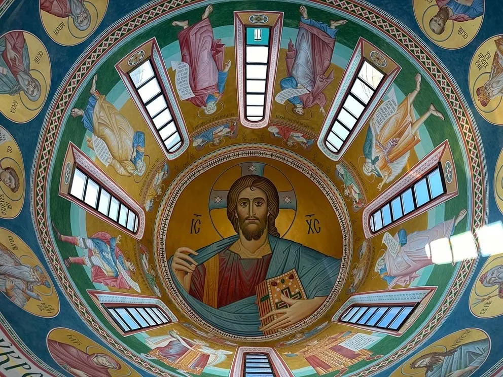 В Ярославле частично завершена роспись стен Успенского собора
