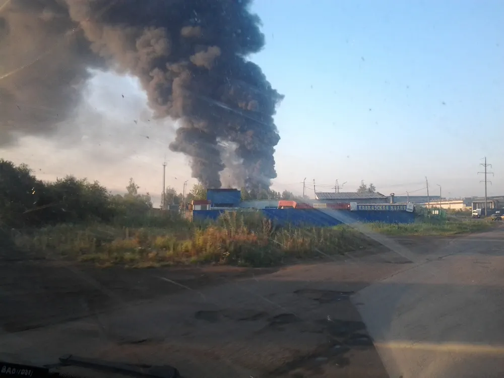 В Тутаеве горит здание площадью 120 квадратных метров